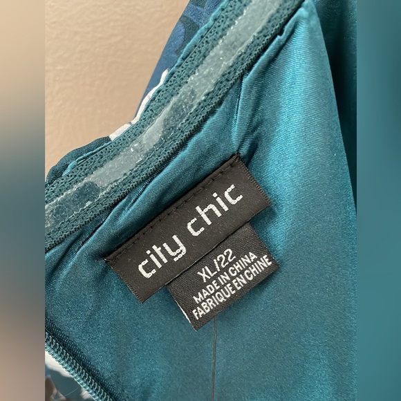 City Chic pretty floral print faux wrap dress! Beautiful!!! NWT - Picture 4 of 7